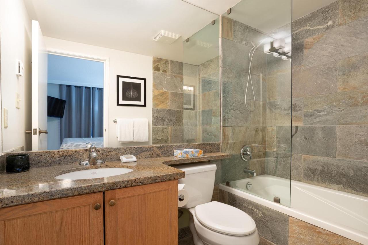Woodrun 216 | Renovated Ski-in Ski-out W/ Free Parking, Pool, Hot Tub, & Gym Holiday home *