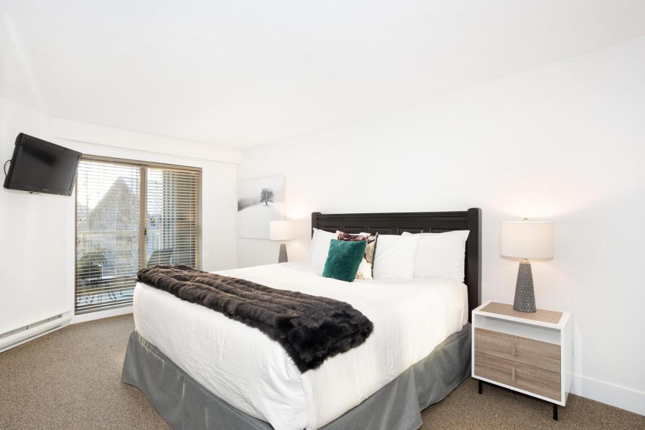 Aspens 466 | Family-friendly Ski-in Ski-out, Three Hot Tubs, Heated Pool Whistler