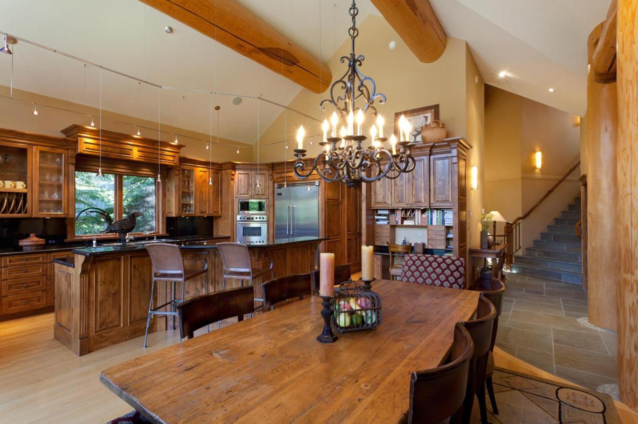 Alpine View | Popular Chalet, Hot Tub, Theatre Room, Stunning Views Holiday home