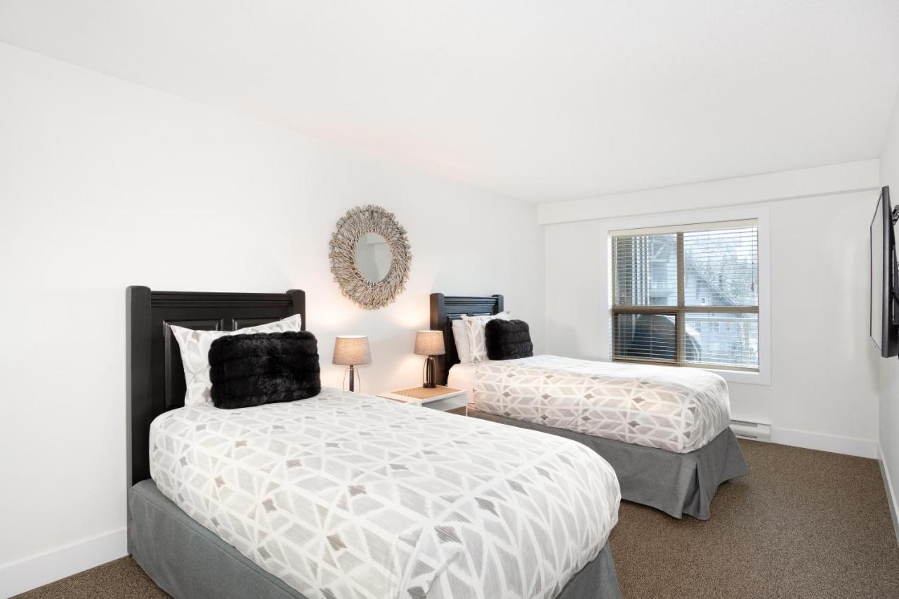 Aspens 466 | Family-friendly Ski-in Ski-out, Three Hot Tubs, Heated Pool Holiday home *