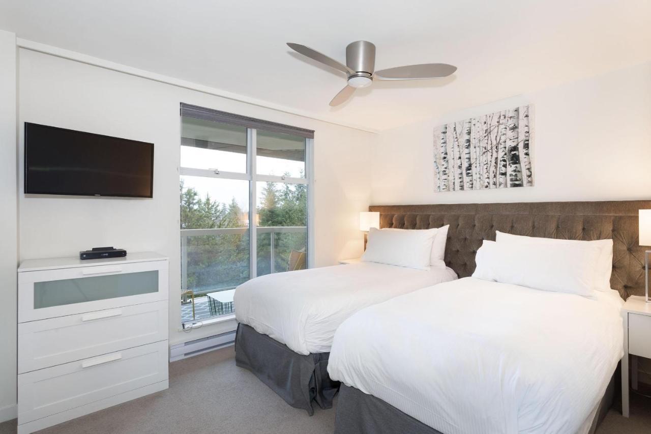 Woodrun 307 | Sleek Slopeside Unit W/ Pool, Hot Tub, & Heated Floors *