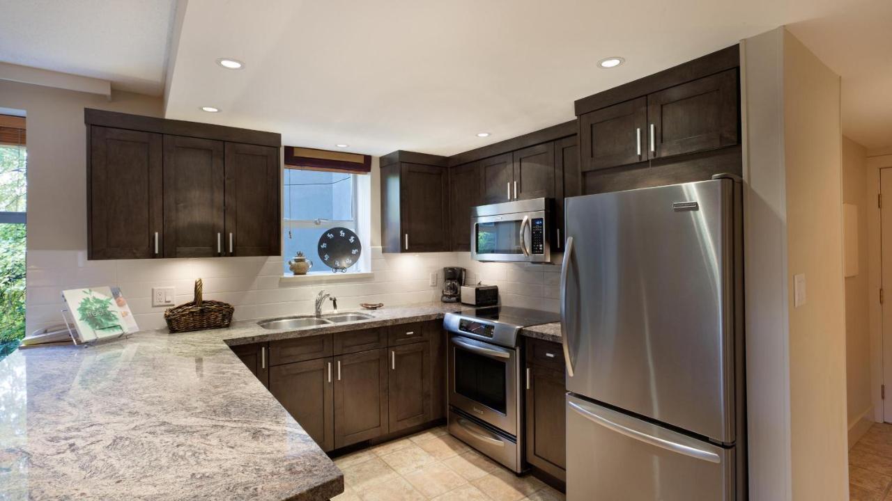 Holiday home Woodrun 108 | Ski-in Ski-out W/ Pool, Hot Tub, Parking, & Patio Near Upper Village