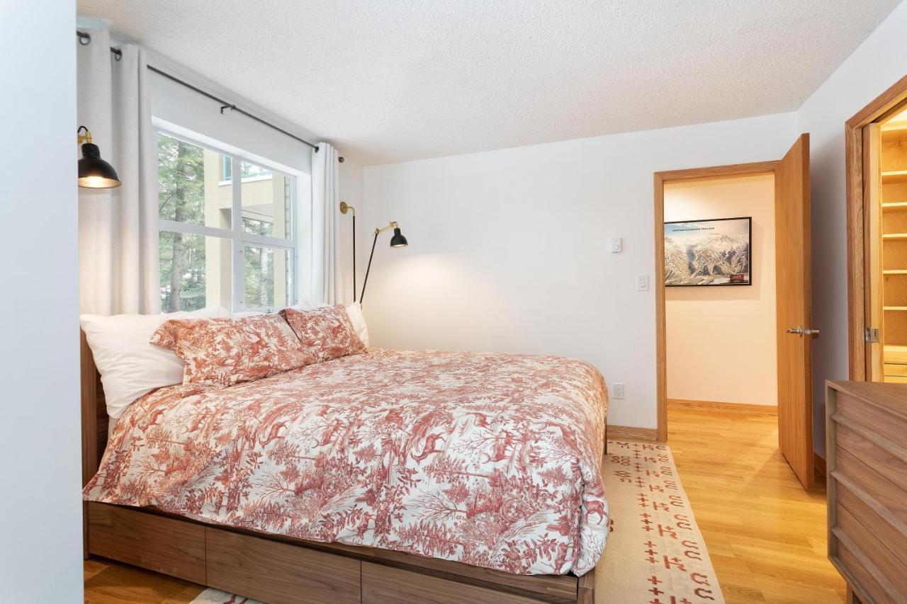 Holiday home Snowbird 304 | Newly Renovated Townhome Perfect For Families! Hot Tub & Underground Parking