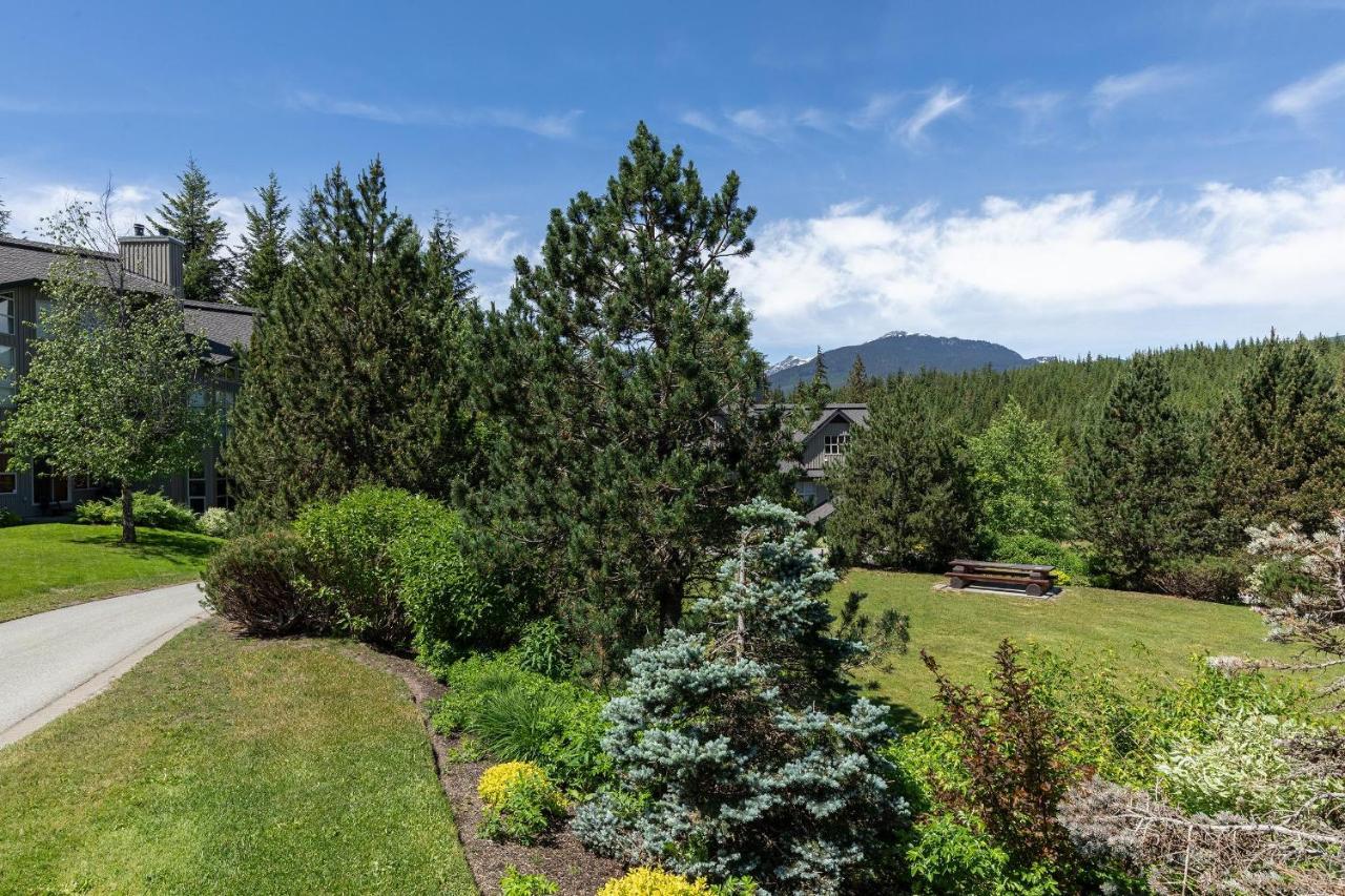 Holiday home Blackcomb Greens 20 | Stylish Townhome With Parking, Shared Hot Tub, Village Shuttle, Views Whistler