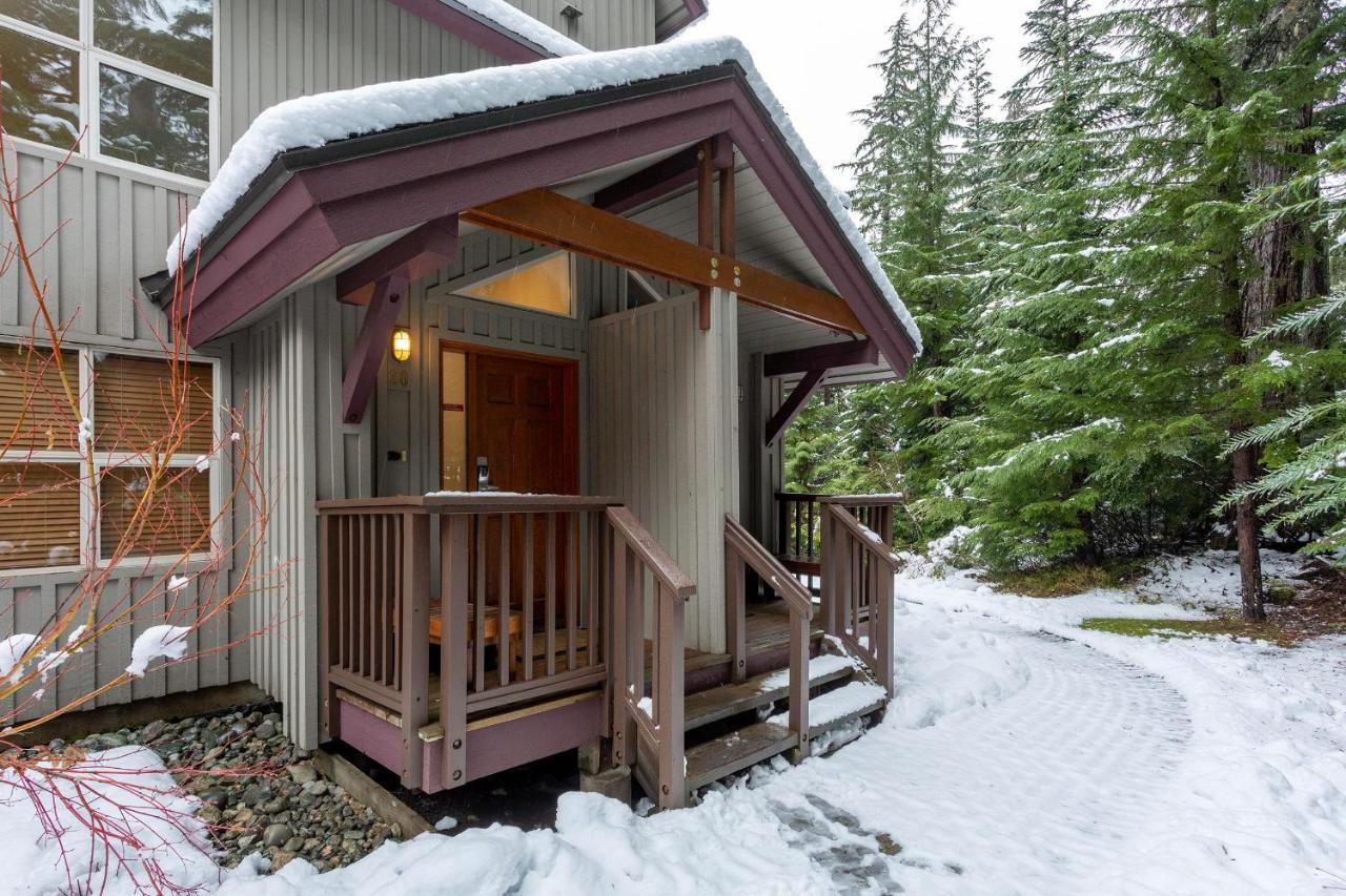 Blackcomb Greens 20 | Stylish Townhome With Parking, Shared Hot Tub, Village Shuttle, Views Holiday home Whistler