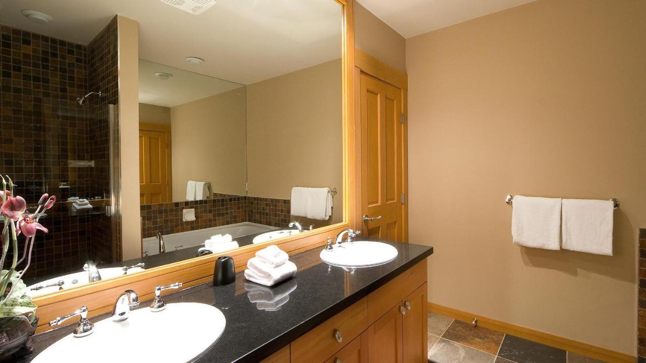 Holiday home Goldenwood 8336 | Family-sized Townhome With Private Hot Tub, Secure Parking & Golf Course Views Whistler