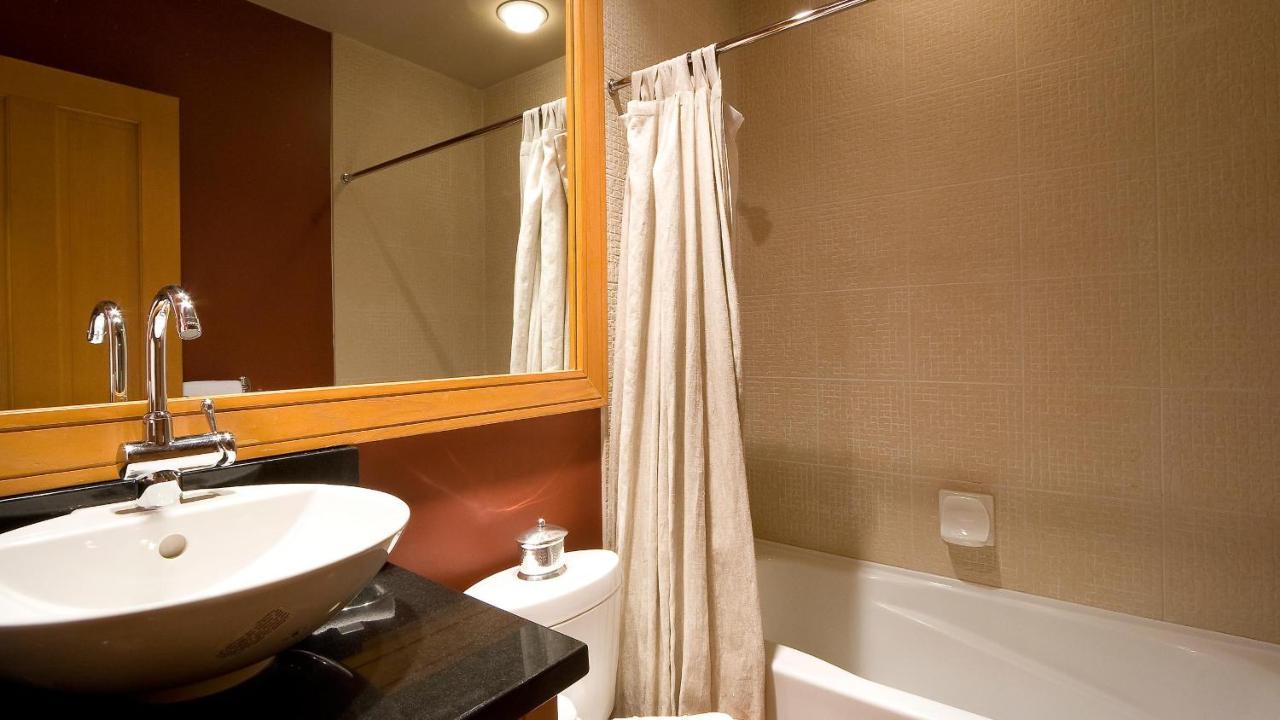 Goldenwood 8336 | Family-sized Townhome With Private Hot Tub, Secure Parking & Golf Course Views Holiday home Whistler