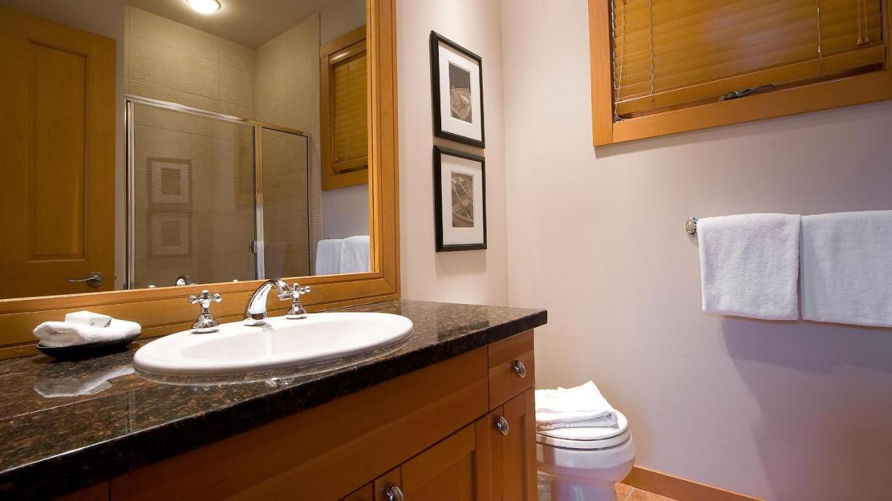 Goldenwood 8336 | Family-sized Townhome With Private Hot Tub, Secure Parking & Golf Course Views Holiday home