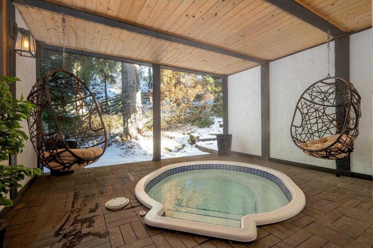 Holiday home | Large Family Chalet, Media Room, Sauna, Hot Tub *