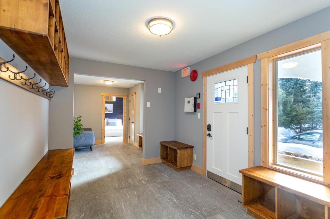 | Large Family Chalet, Media Room, Sauna, Hot Tub Holiday home