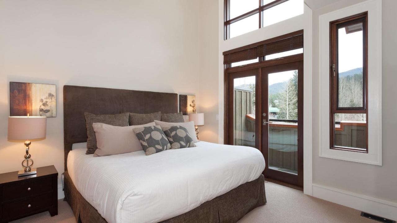 Holiday home Fitzsimmons Walk 24 | Luxurious Townhome With Mountain Views, Hot Tub & Garage Whistler