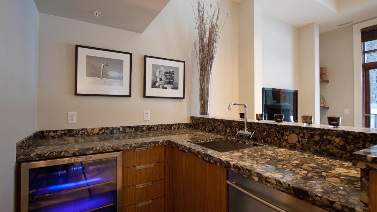 Holiday home Fitzsimmons Walk 24 | Luxurious Townhome With Mountain Views, Hot Tub & Garage