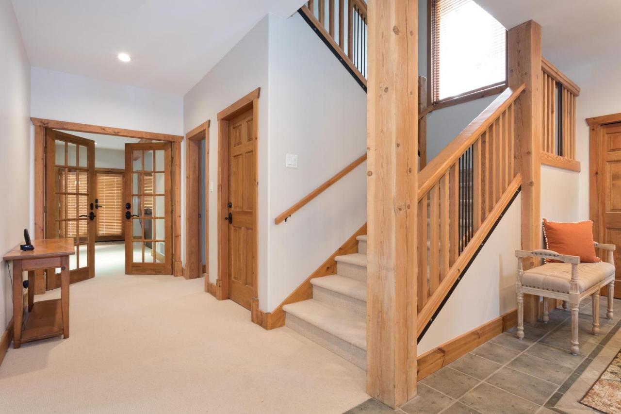 Meadow | Large Family-friendly Chalet, Mountain Views, Fireplace, Hot Tub Holiday home