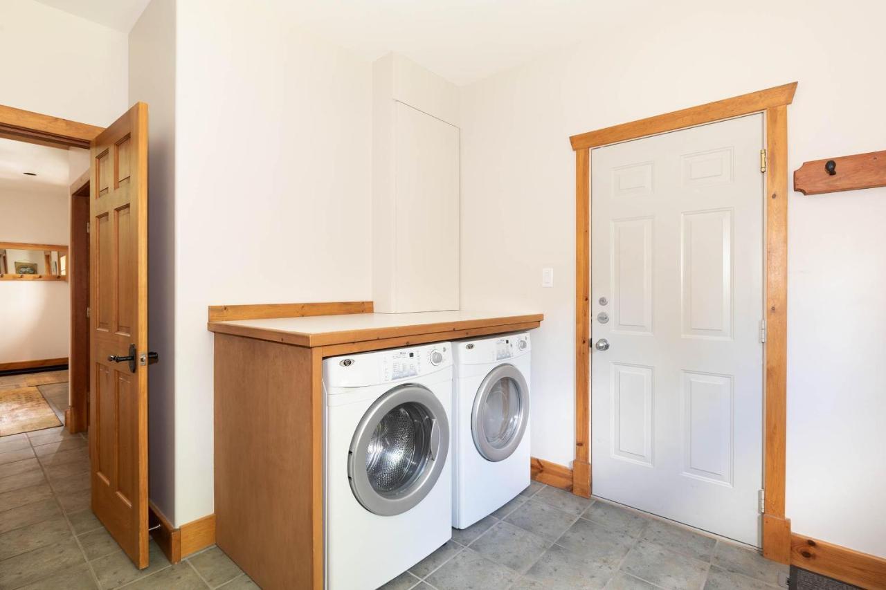 Meadow | Large Family-friendly Chalet, Mountain Views, Fireplace, Hot Tub Holiday home