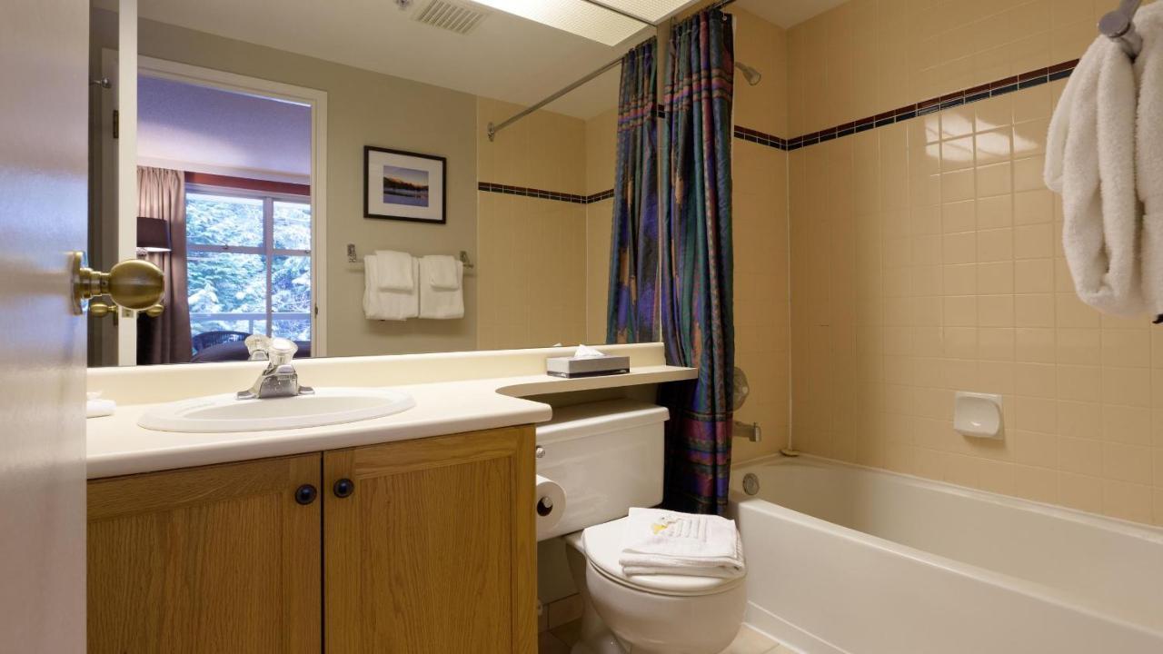 Woodrun 416 | Family Ski-in Ski-out Condo, Hot Tub, Heated Pool, Parking & Laundry Holiday home