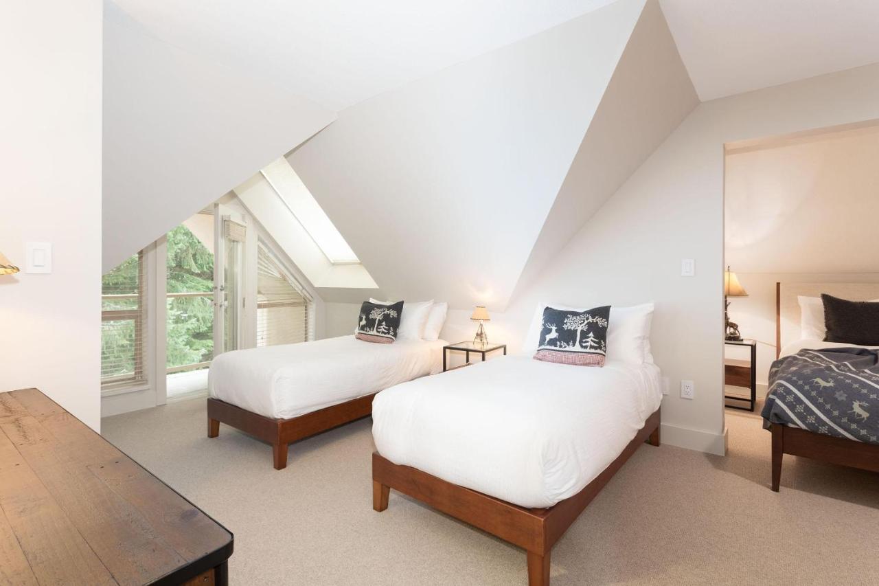 Holiday home Gleneagle 1 | Townhome, 700m To Skiing, Near Free Village Shuttle, Fireplace, Secure Parking Whistler