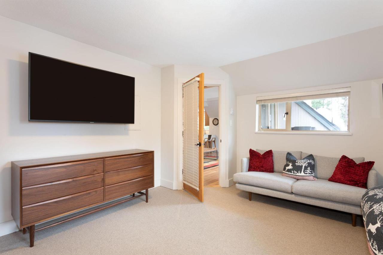 Gleneagle 1 | Townhome, 700m To Skiing, Near Free Village Shuttle, Fireplace, Secure Parking Holiday home Whistler