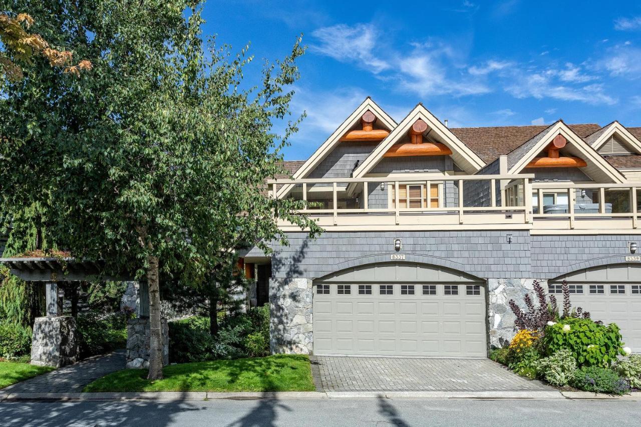 Goldenwood 8337 | Townhome W/ Panoramic Fairway View, Top-deck Hot Tub, 2 Car Garage Holiday home