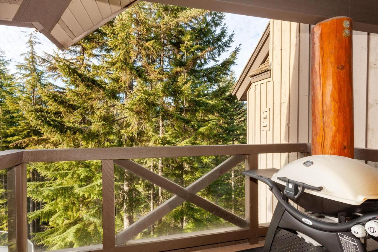 Painted Cliff 25 | Family-sized Ski-in, Ski-out Townhome W/ Shared Hot Tub & Log Fire Holiday home Whistler