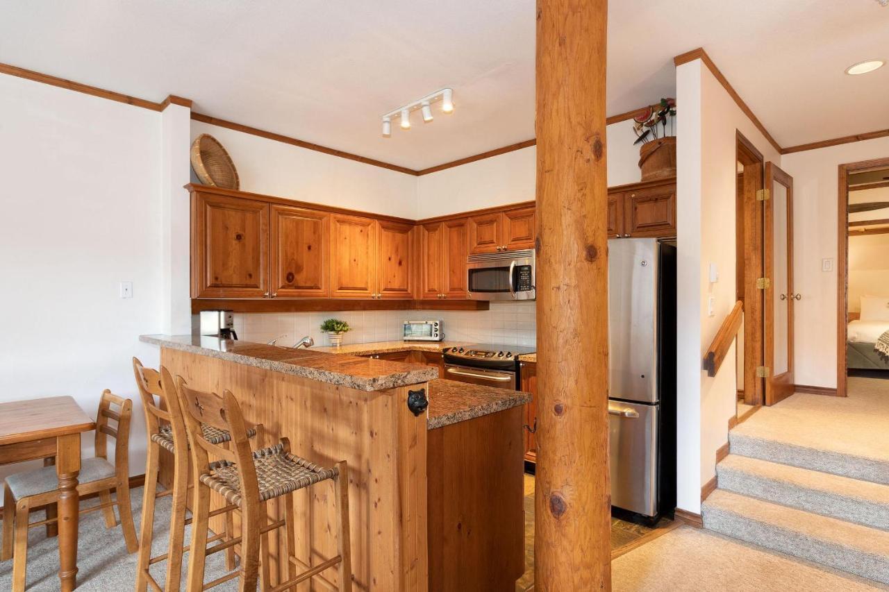 Holiday home Blackcomb Greens 06 | Spacious Townhome, Shared Hot Tub, Near Shuttle & X-country Skiing Whistler