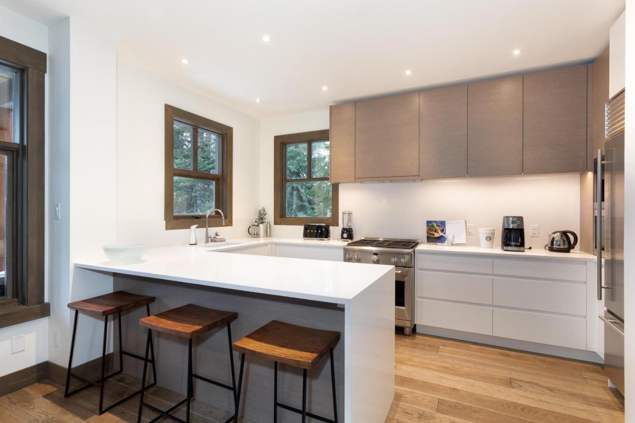 Taluswood The Heights 6 | Beautifully Updated W/ Private Hot Tub, Slopeside View, Parking Holiday home