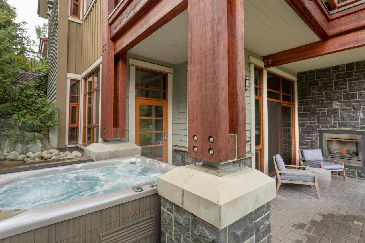 Fitzsimmons Walk 19 | Popular Townhome Near Village With Private Hot Tub & Parking Holiday home