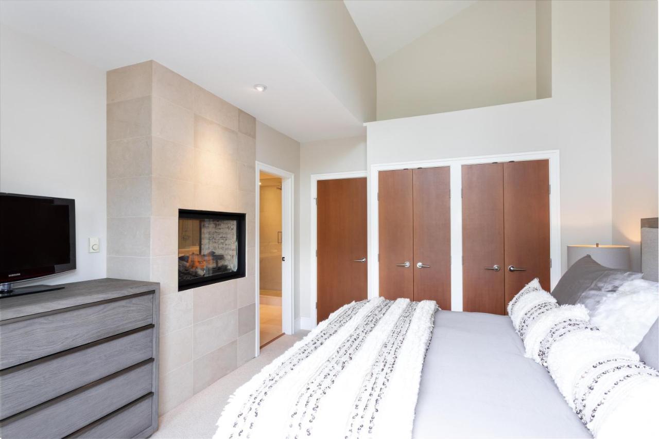 Fitzsimmons Walk 19 | Popular Townhome Near Village With Private Hot Tub & Parking Holiday home Whistler