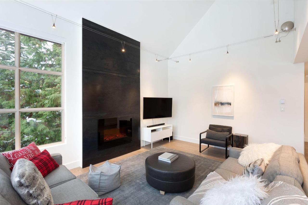 Holiday home Blackcomb Greens 20 | Stylish Townhome With Parking, Shared Hot Tub, Village Shuttle, Views