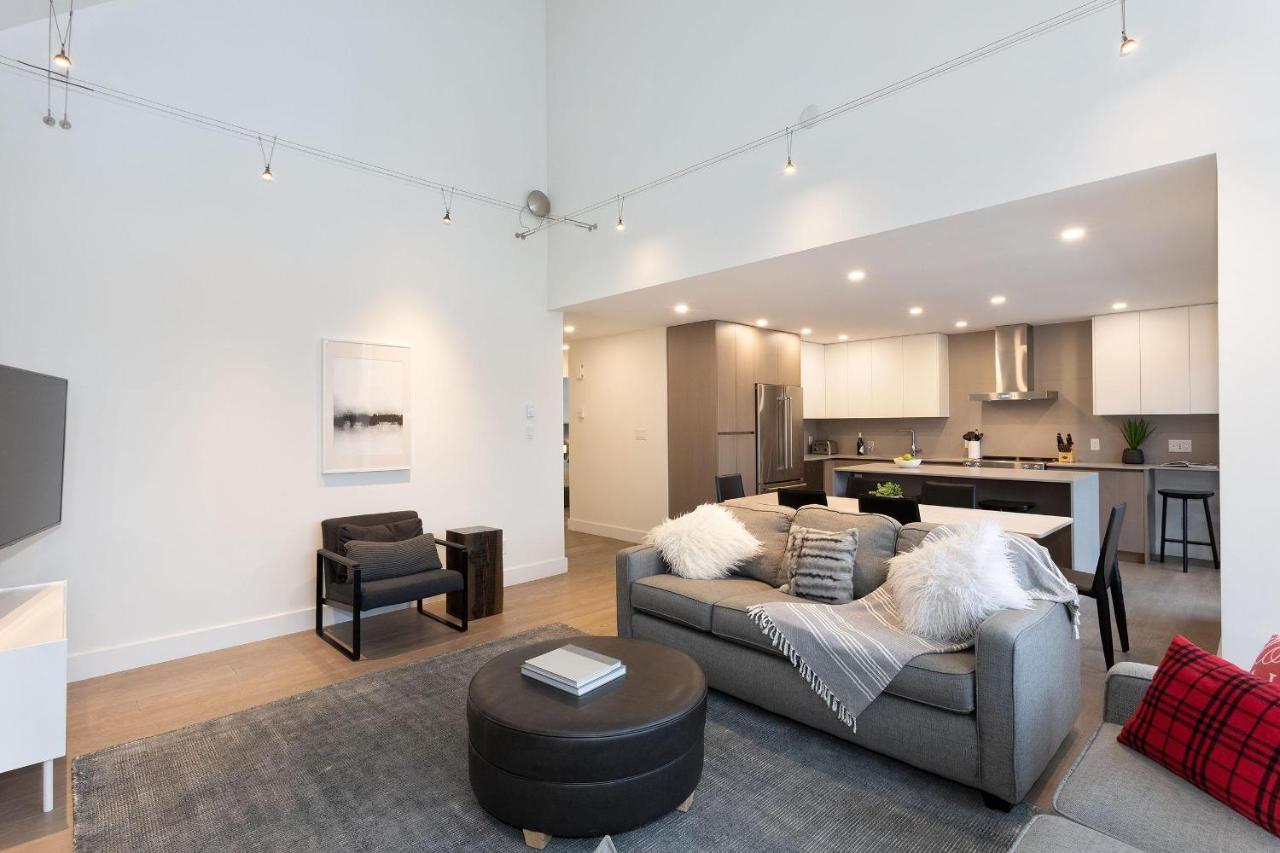 Blackcomb Greens 20 | Stylish Townhome With Parking, Shared Hot Tub, Village Shuttle, Views Holiday home