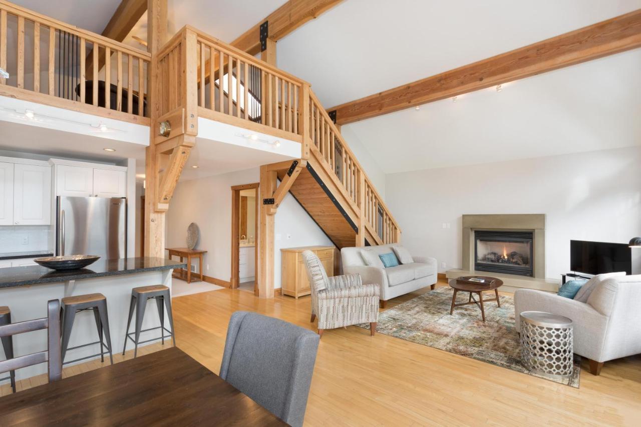 Meadow | Large Family-friendly Chalet, Mountain Views, Fireplace, Hot Tub Holiday home