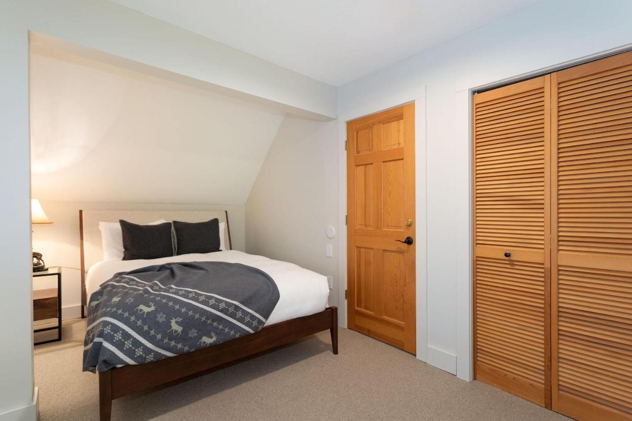 Holiday home Gleneagle 1 | Townhome, 700m To Skiing, Near Free Village Shuttle, Fireplace, Secure Parking Whistler