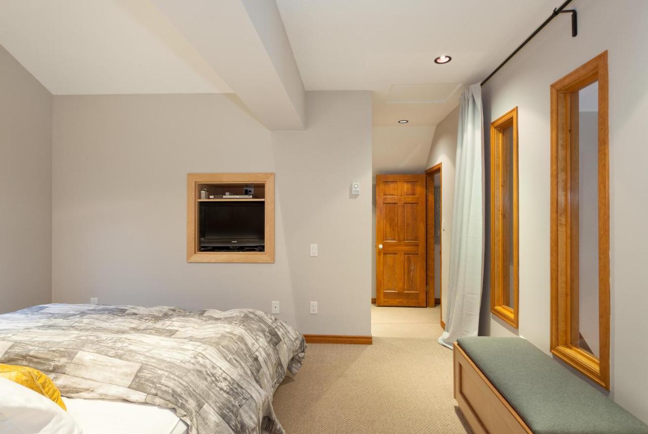 Painted Cliff 11 | Dog Friendly! Ski-in Ski-out Benchlands Townhome W/ Hot Tub & Fireplace * Whistler