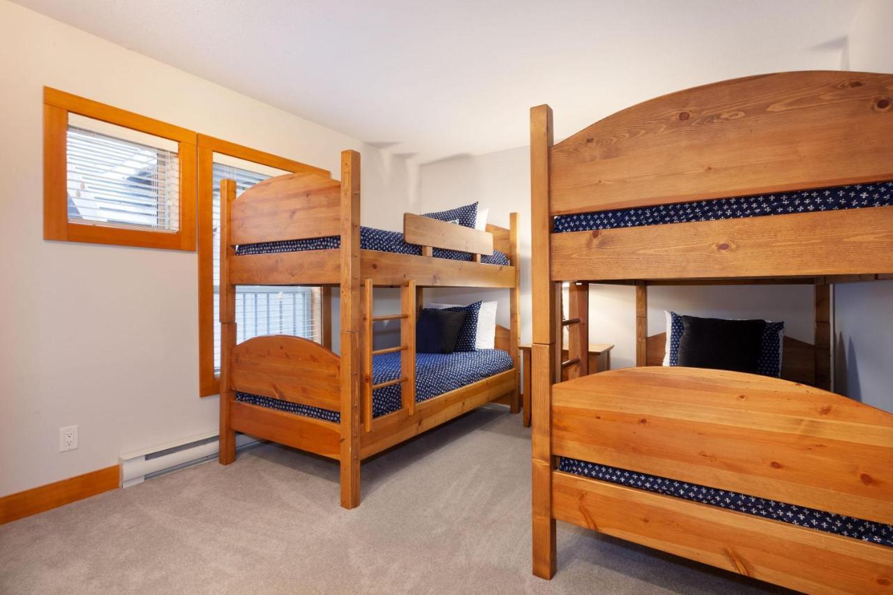 Painted Cliff 25 | Family-sized Ski-in, Ski-out Townhome W/ Shared Hot Tub & Log Fire Holiday home *
