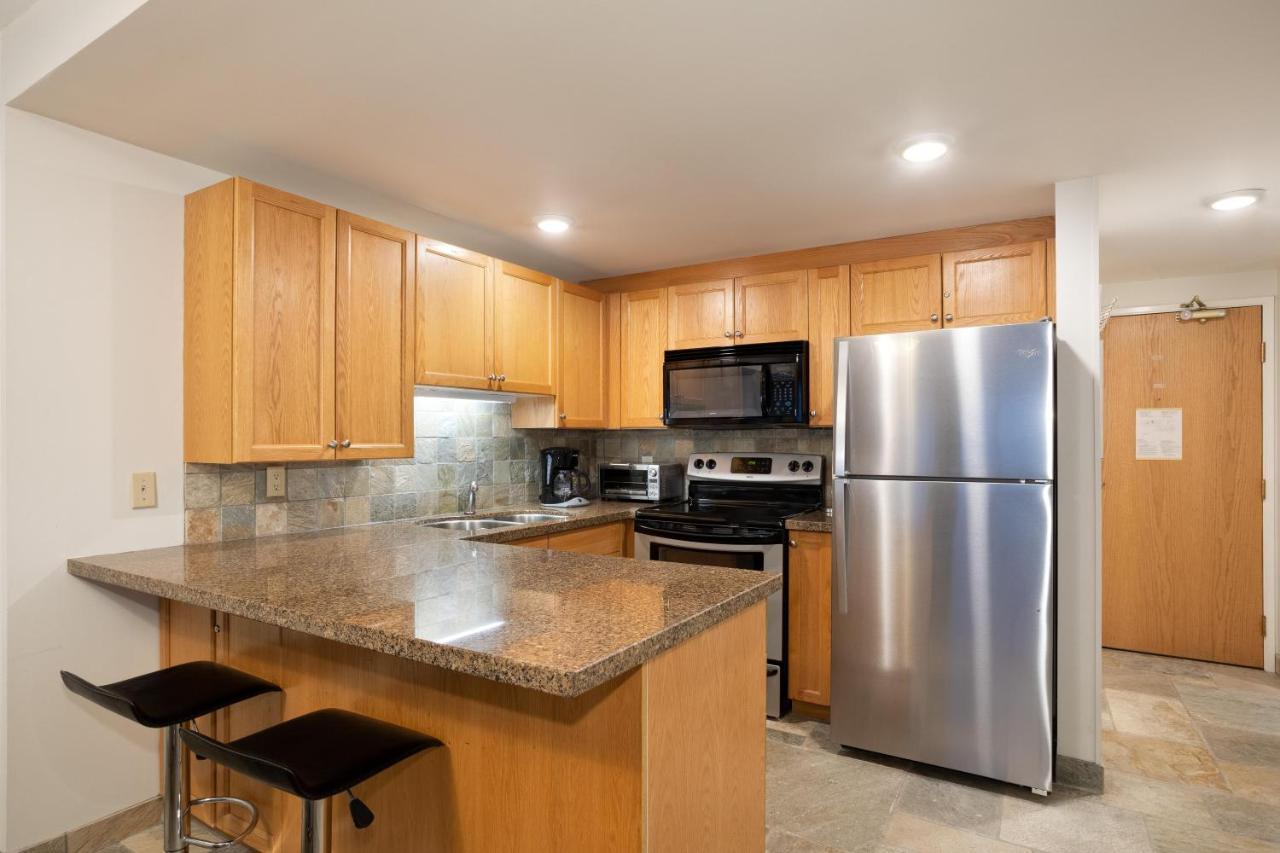 Holiday home Woodrun 216 | Renovated Ski-in Ski-out W/ Free Parking, Pool, Hot Tub, & Gym *
