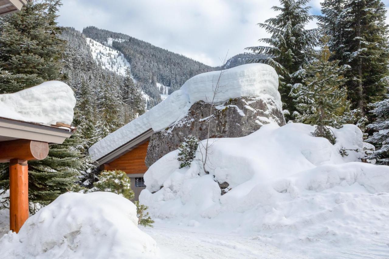 Taluswood The Heights 6 | Beautifully Updated W/ Private Hot Tub, Slopeside View, Parking *