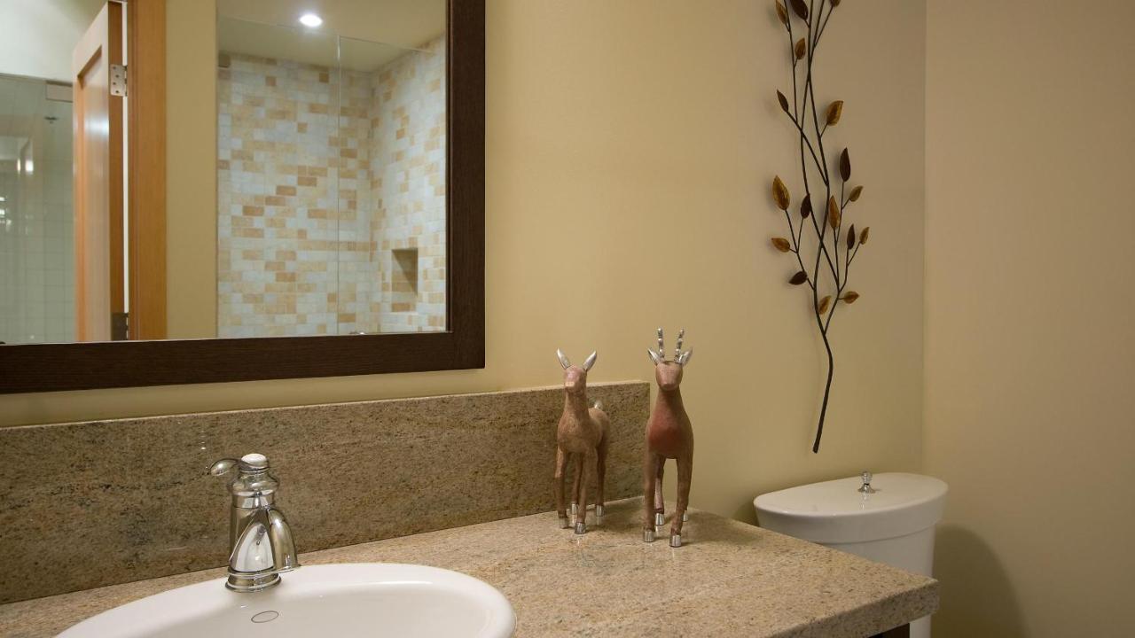 Kadenwood 2972 | Mountainside With Hot Tub, Views, Pool Table & Outdoor Fireplace Holiday home Whistler