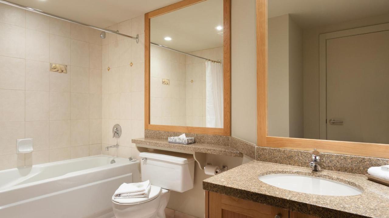 Woodrun 503 | Ski-in-ski-out, Upper Floor Views, Pool, Hot Tub, Gym Holiday home *