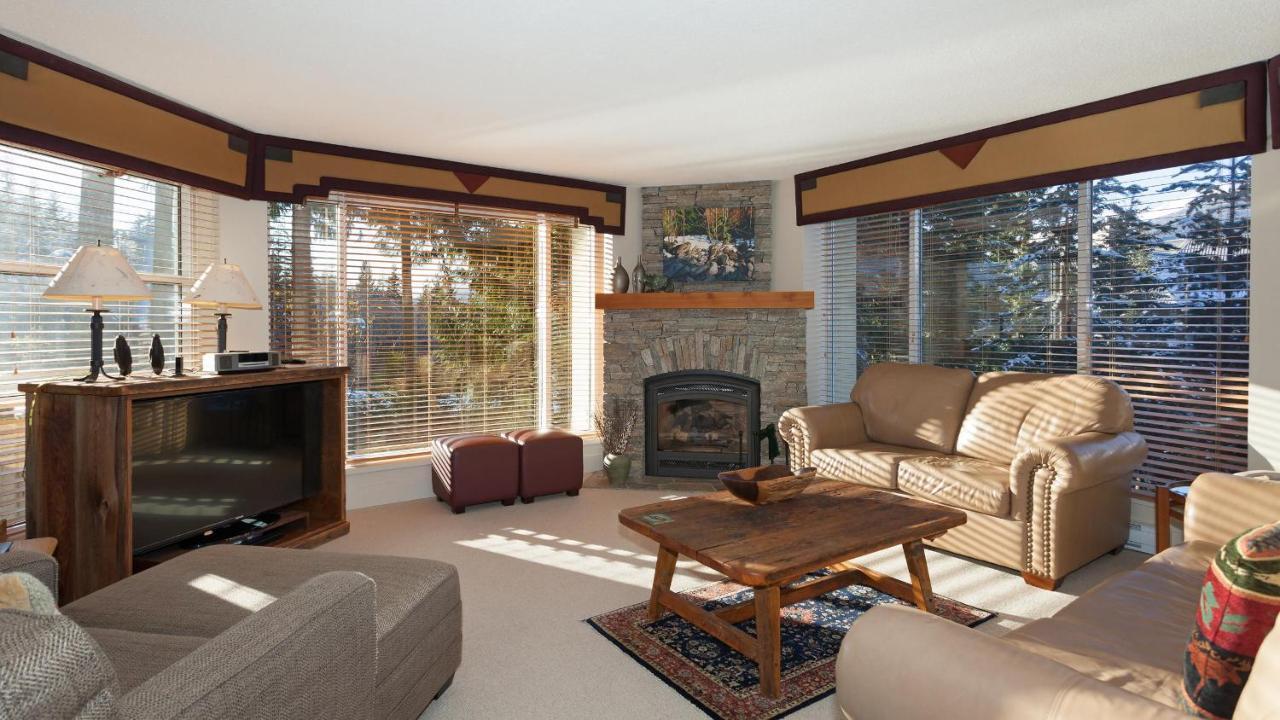 Holiday home Woodrun 108 | Ski-in Ski-out W/ Pool, Hot Tub, Parking, & Patio Near Upper Village Whistler