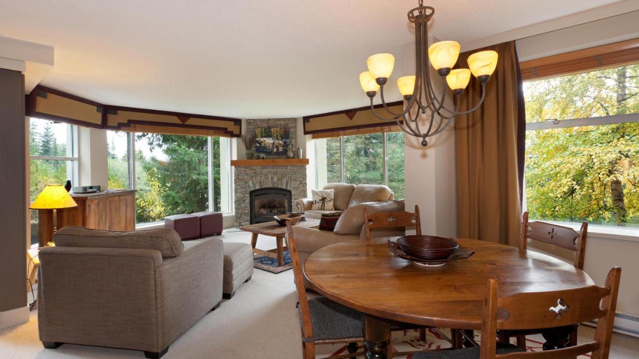 Woodrun 108 | Ski-in Ski-out W/ Pool, Hot Tub, Parking, & Patio Near Upper Village