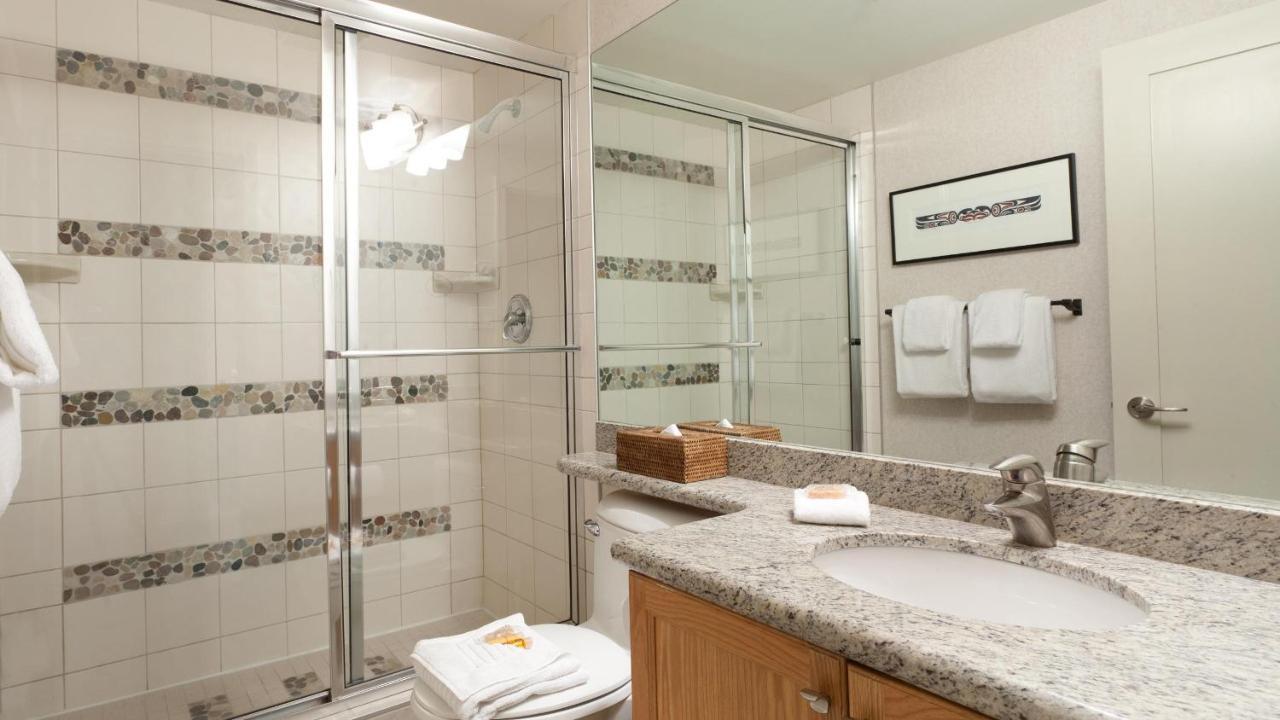 Woodrun 108 | Ski-in Ski-out W/ Pool, Hot Tub, Parking, & Patio Near Upper Village Holiday home Whistler