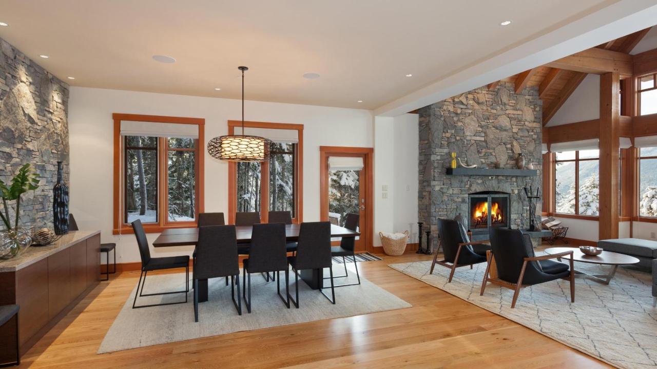 Kadenwood 2972 | Mountainside With Hot Tub, Views, Pool Table & Outdoor Fireplace Holiday home Whistler