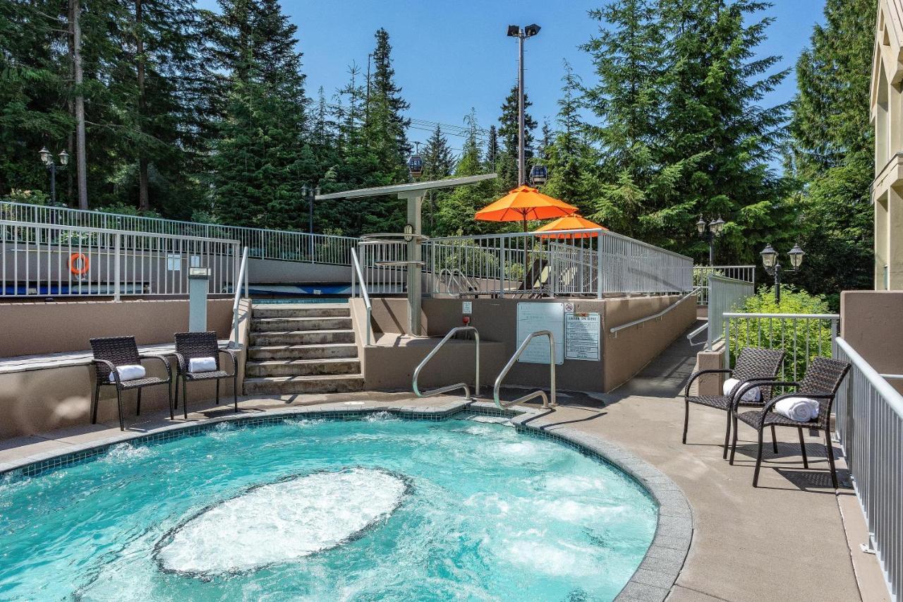 Holiday home Woodrun 307 | Sleek Slopeside Unit W/ Pool, Hot Tub, & Heated Floors Whistler