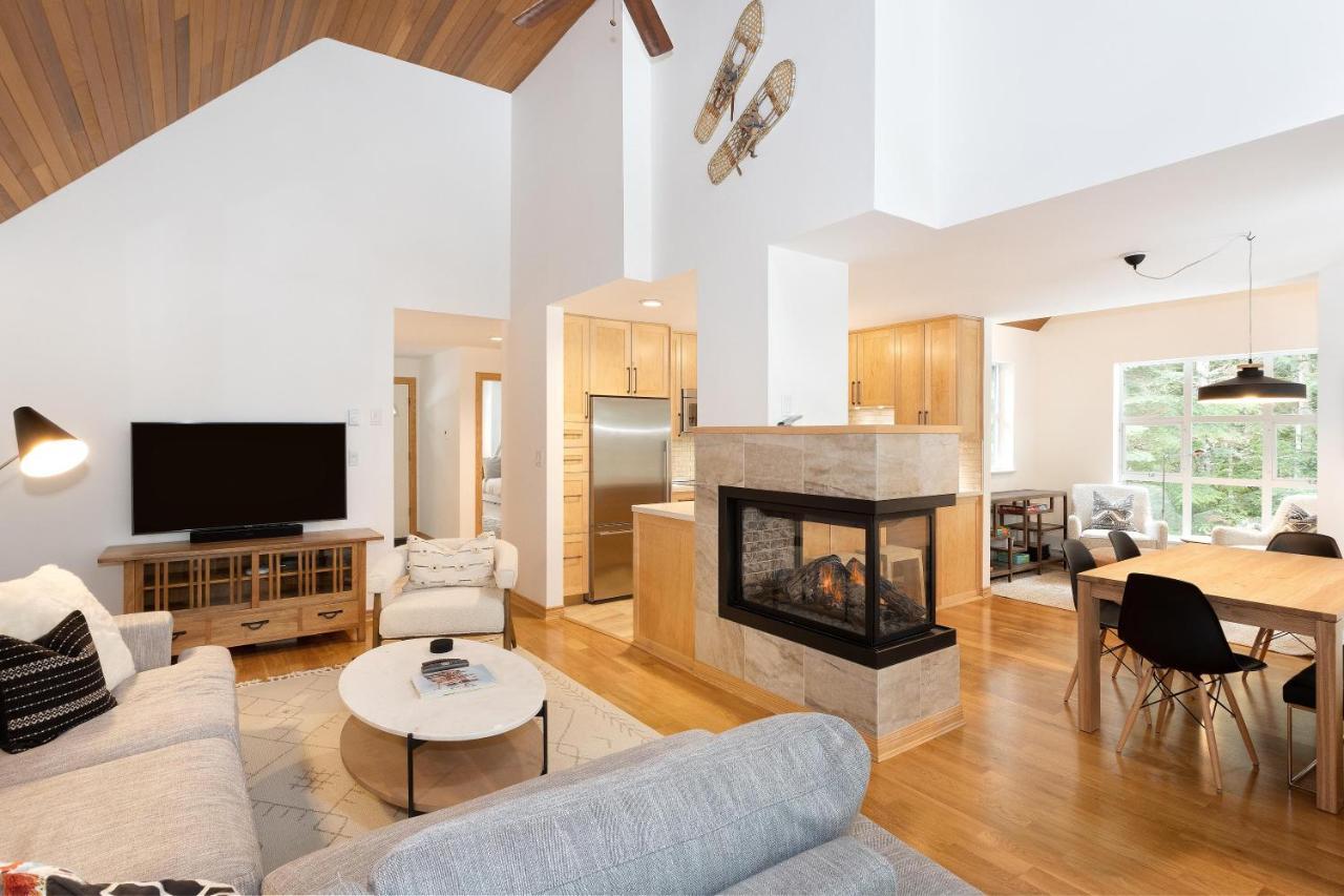 Snowbird 304 | Newly Renovated Townhome Perfect For Families! Hot Tub & Underground Parking Holiday home