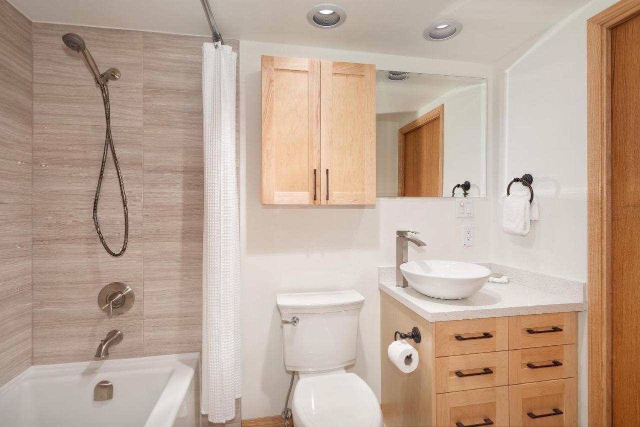 Snowbird 304 | Newly Renovated Townhome Perfect For Families! Hot Tub & Underground Parking *
