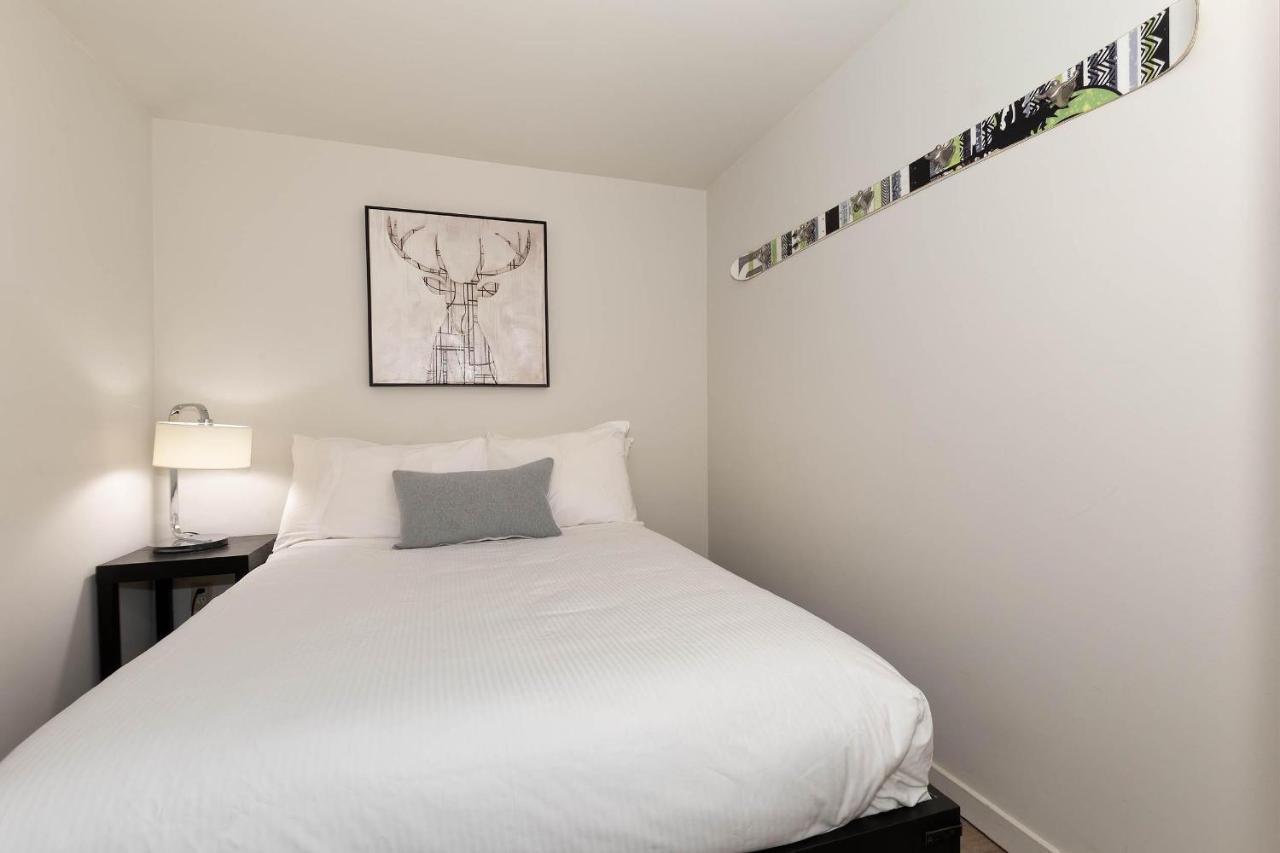 Holiday home Woodrun 412 | Ski-in-ski-out, Pool, Hot Tub, & Free Parking Whistler