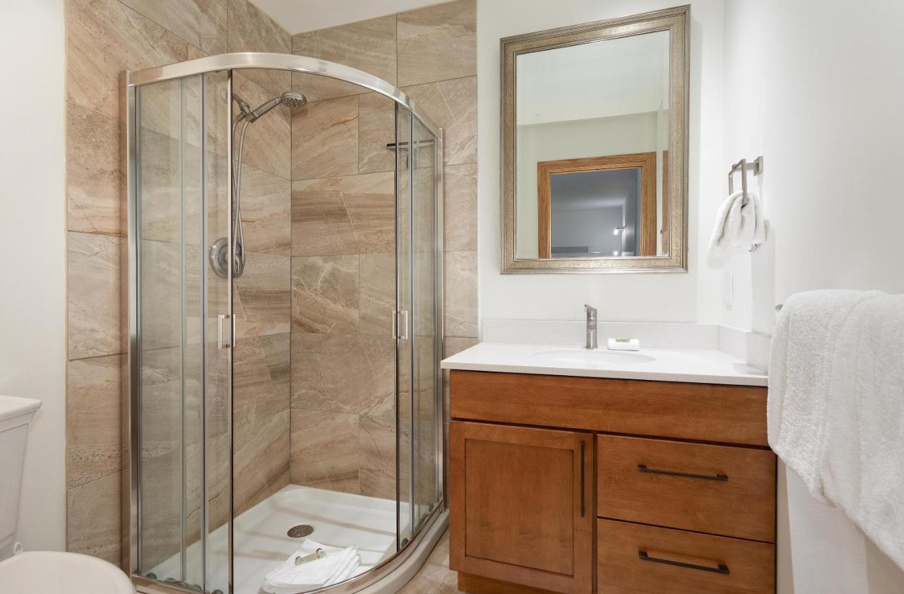 Holiday home Snowbird 304 | Newly Renovated Townhome Perfect For Families! Hot Tub & Underground Parking