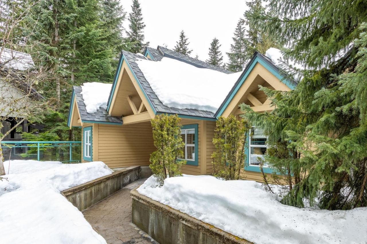 Snowbird 304 | Newly Renovated Townhome Perfect For Families! Hot Tub & Underground Parking Holiday home