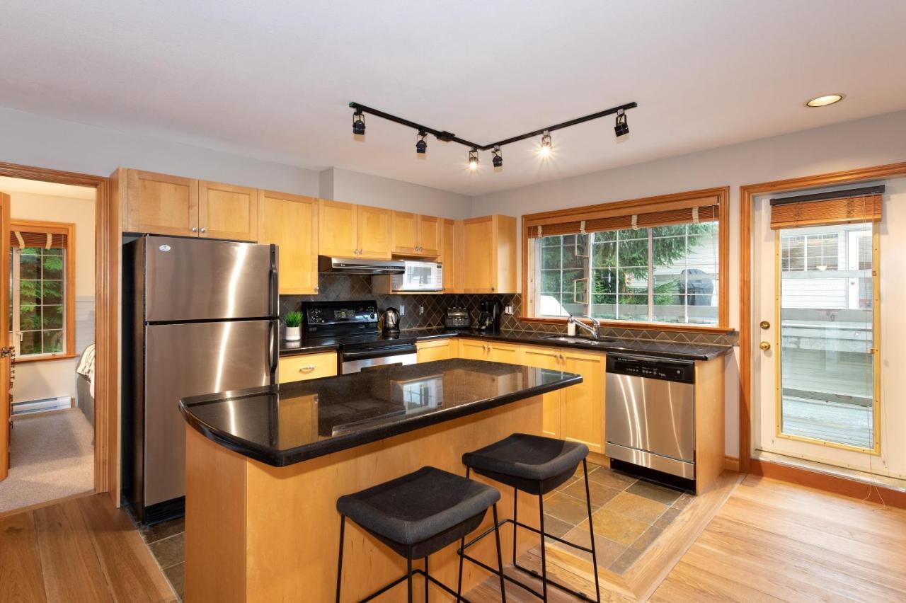 Holiday home Stoneridge 12 | Modern & Bright Townhome Close To Hill W/ Hot Tub & Parking *