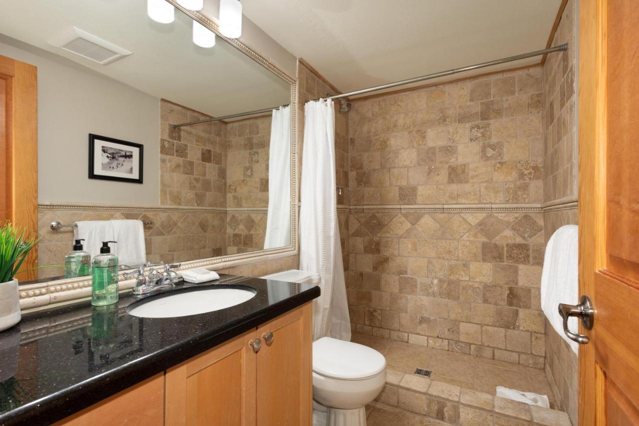 Stoneridge 12 | Modern & Bright Townhome Close To Hill W/ Hot Tub & Parking Holiday home