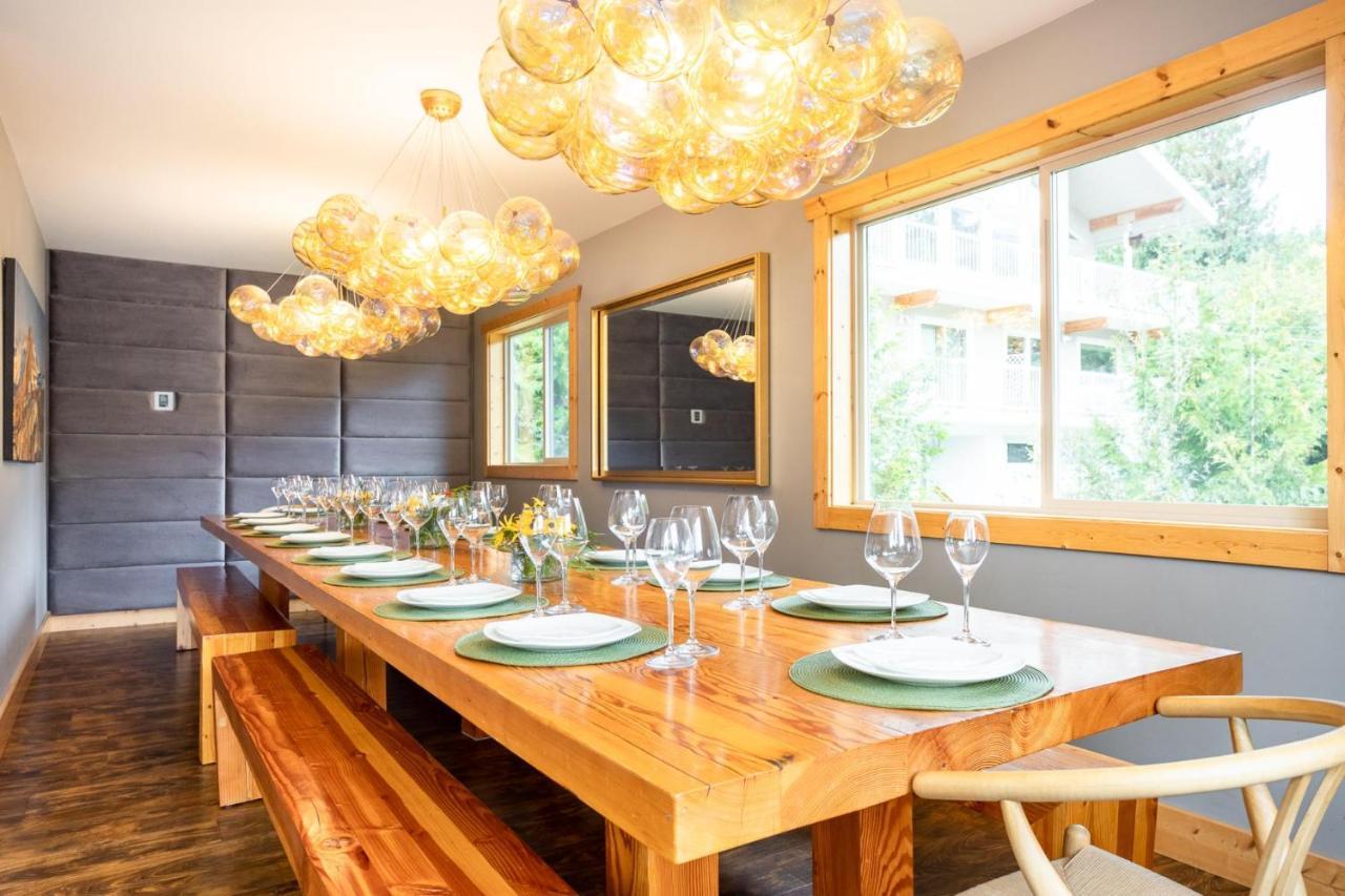 | Large Family Chalet, Media Room, Sauna, Hot Tub *
